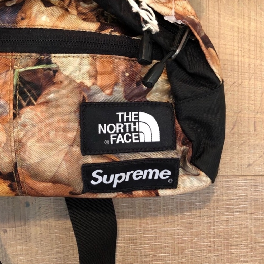 The North Face x Supreme The Roo II - Picture 2 of 7